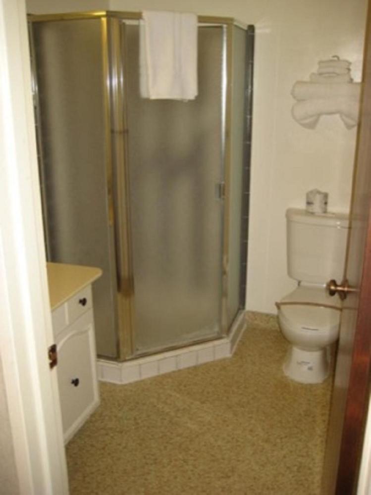 Queen Room interior